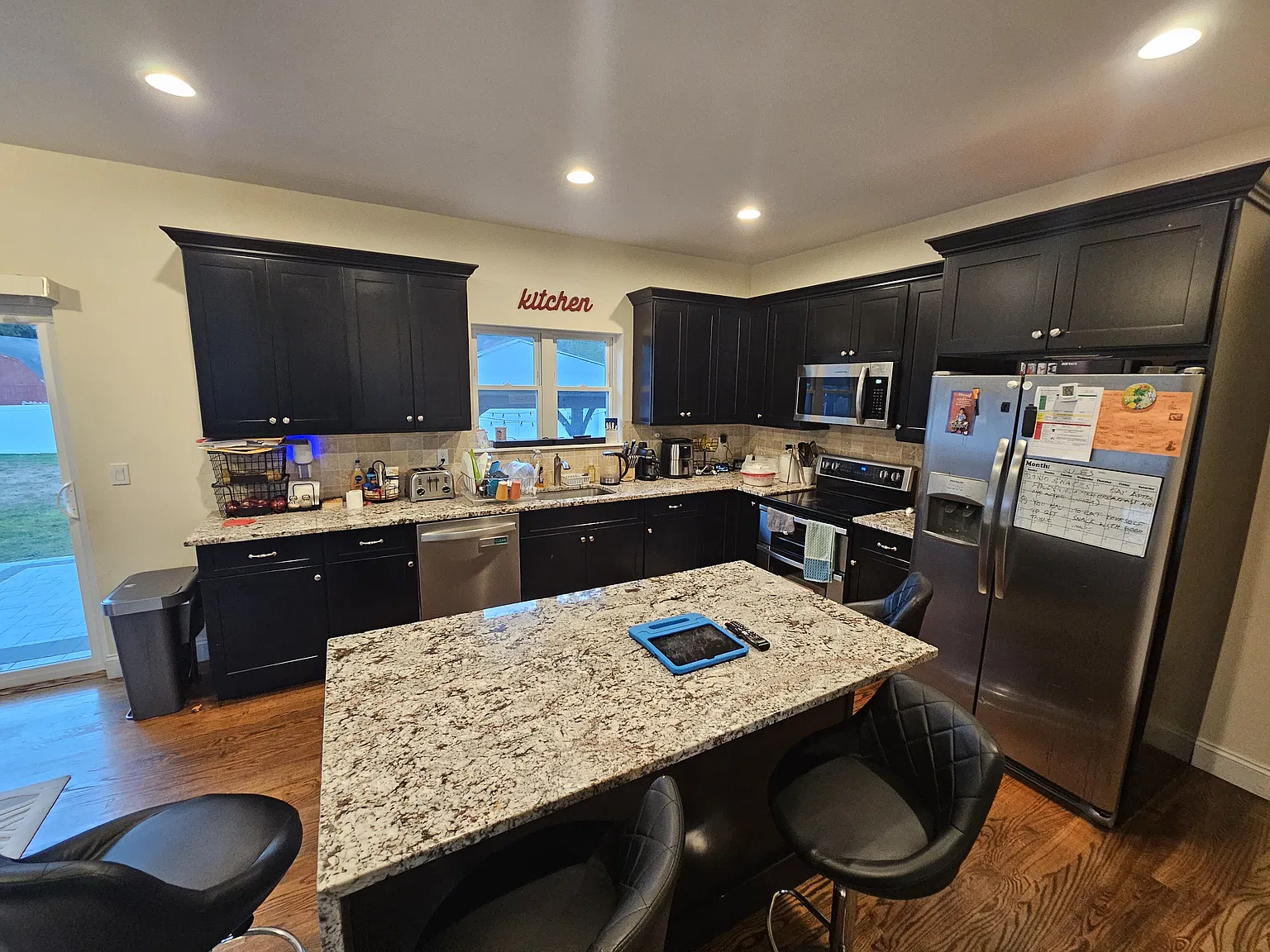 4 bed, 2.5 bath, $4,500 — Photo 3