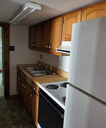 4th image of 1435 Davie Ave