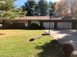 15 Suburban Dr, Dallas, PA 18612