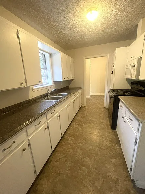 5 bed, 2412 sqft, $1,875 — Photo 4