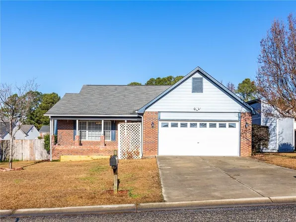 8432 Frenchorn Ln, Fayetteville, NC 28314