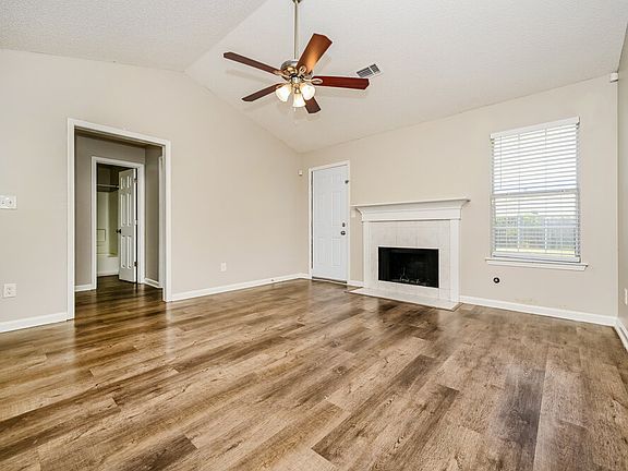 4th image of 608 Fieldcrest Dr