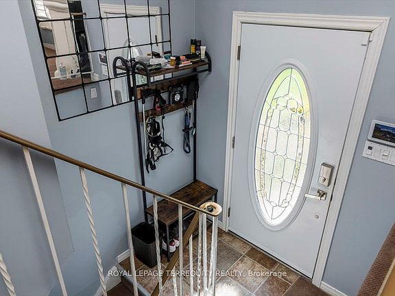 3rd image of 1092 Old Barrie Rd W