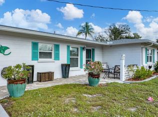 40 Crestview Dr, Englewood, FL 34223