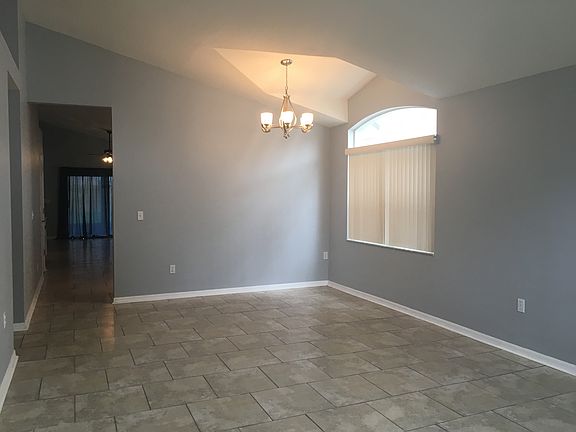 3rd image of 725 Hardwood Cir
