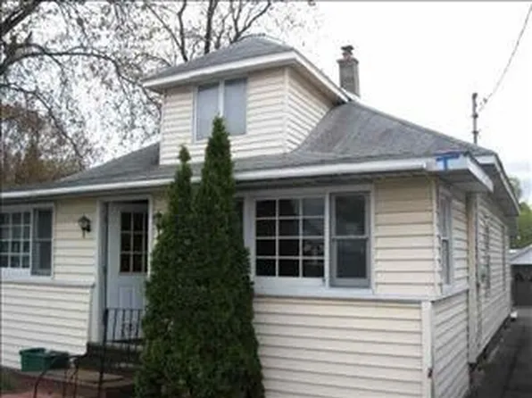 5 Valley Rd, Albany, NY 12205