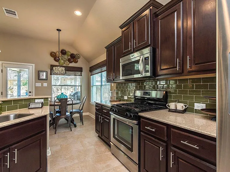 339 Atlanta Park Dr — Photo 4