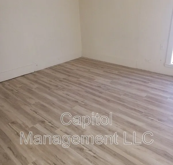 917 Seymour Ave #4 — Photo 2