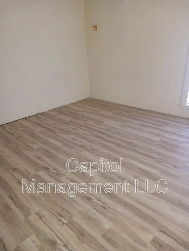 Building Photo - 917 Seymour Ave #4