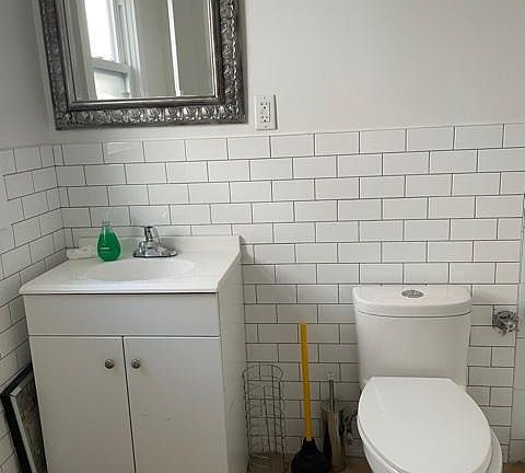 4th image of 240 Albee Ave #2