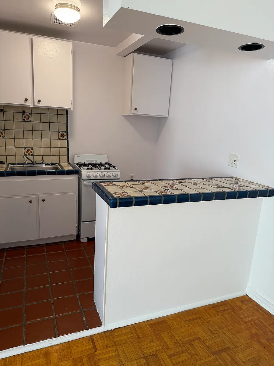 Building Photo - 6131 Orange St #204