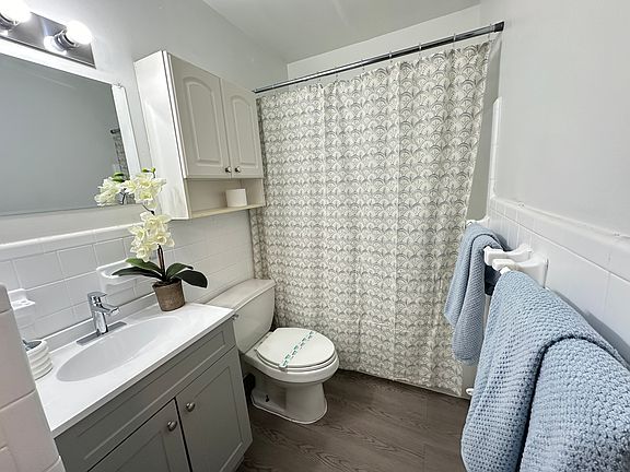 5th image of 3314 31st Ave N #202