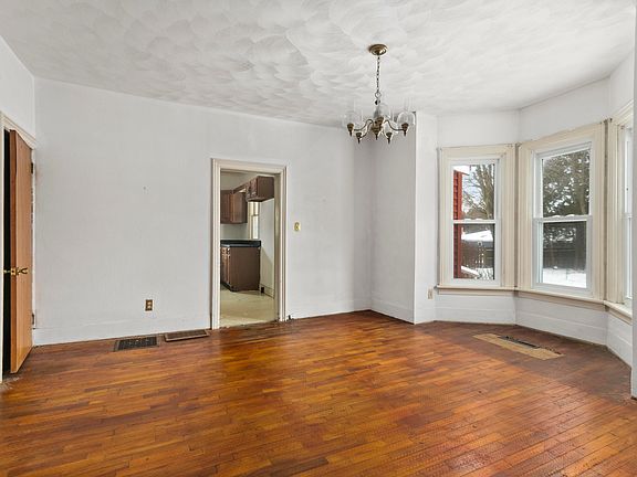 5th image of 2620 W G Ave