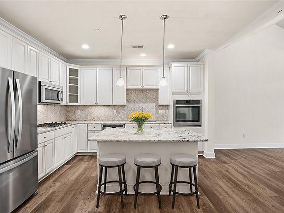 5th image of 618 Old Glory Ln