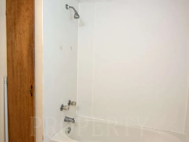 1004 W 2nd St — Photo 11