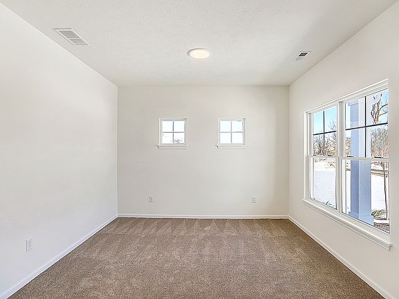 5th image of 4070 Railhead Ave