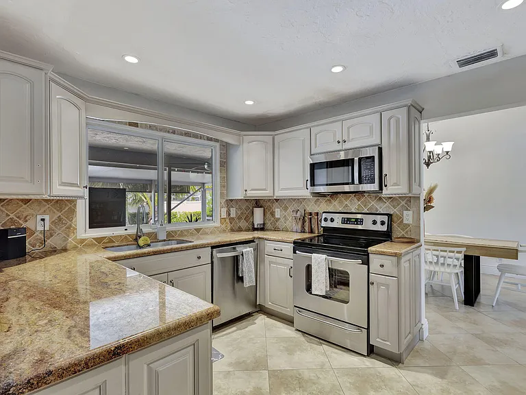 1104 Jackpine St #SEASON FURNISHED R — Photo 28