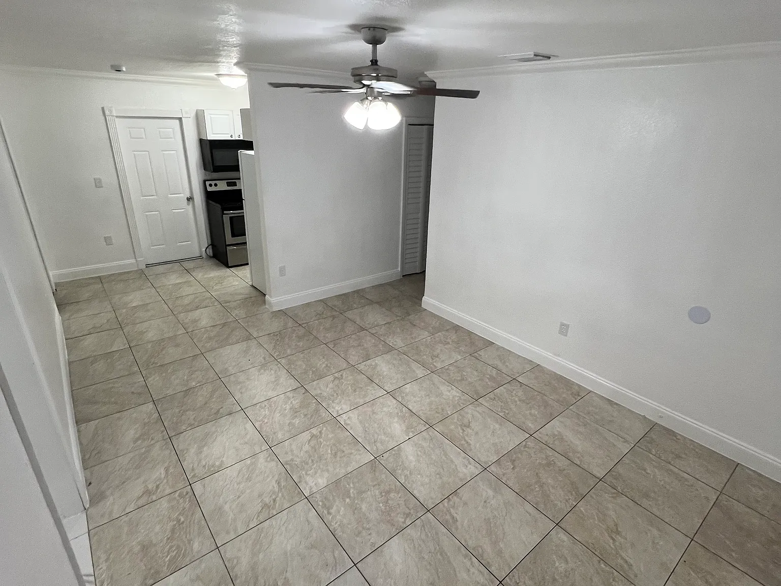 5 bed, 1060 sqft, $3,400 — Photo 2