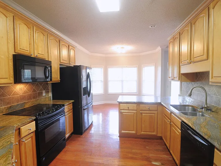 5016 Liberty Park Cir SE — Photo 8