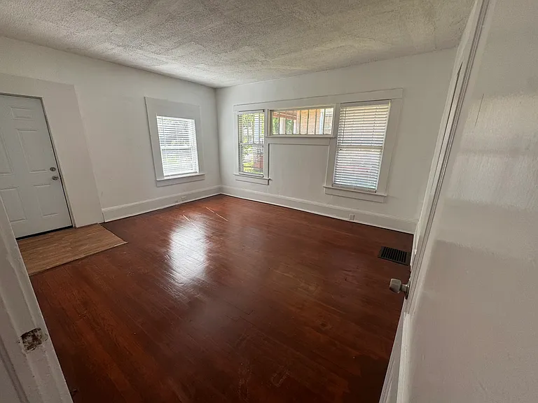 415 Hopkins St SW — Photo 9