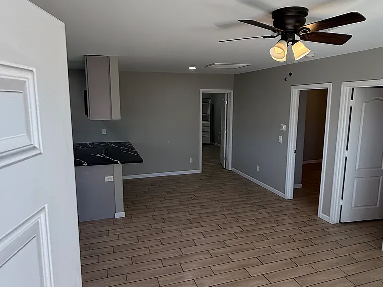 1410 W Pepper Pl #B — Photo 8
