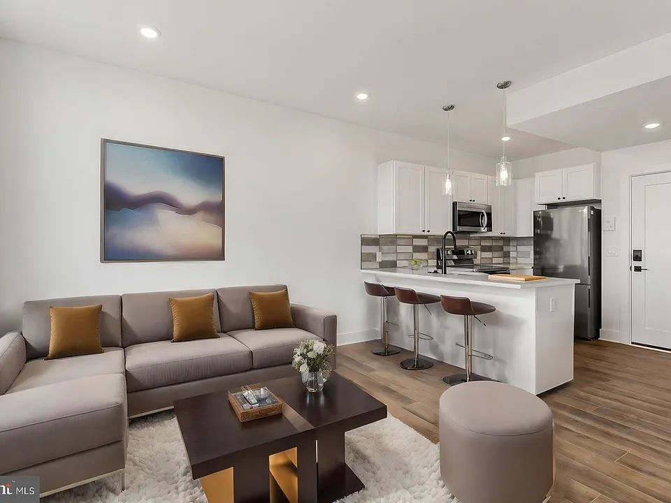 2214 N Front St #202