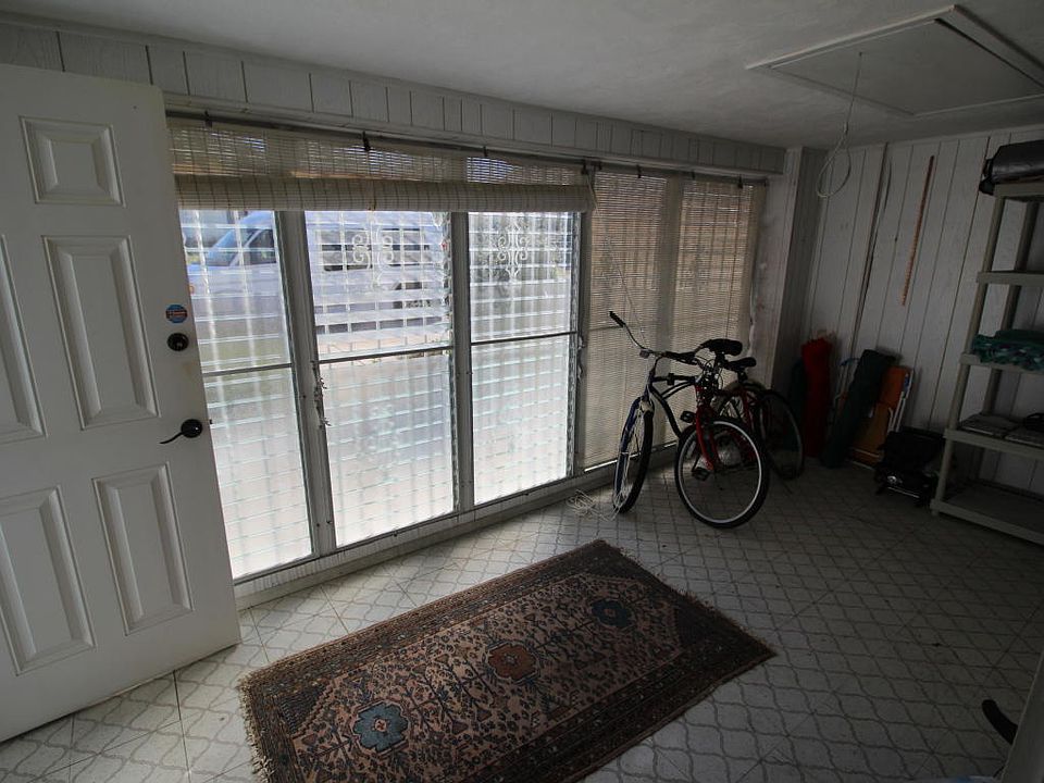 2nd image of 325 Manhattan Ave