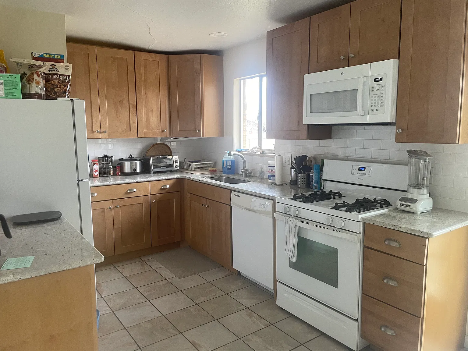 860 38th St — Photo 3