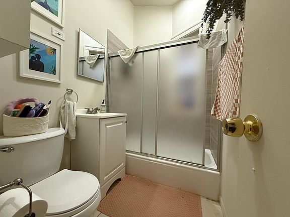 5th image of 2042 W Chicago Ave #3F