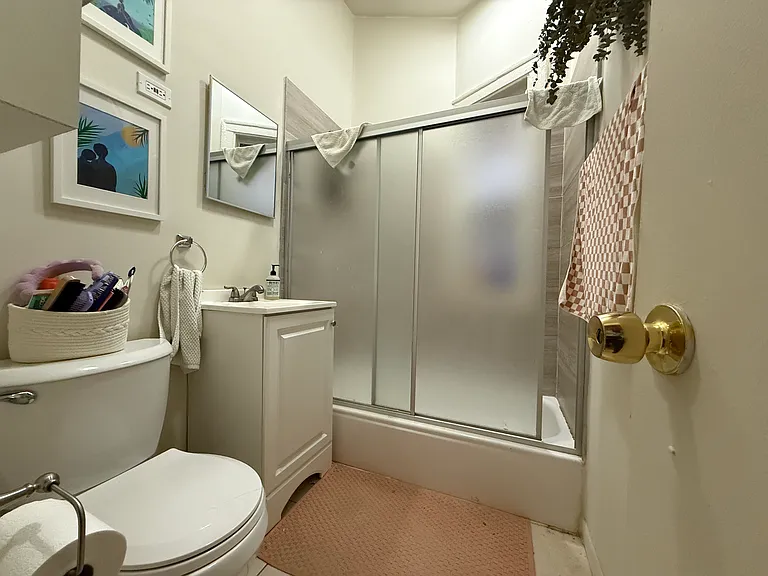 2042 W Chicago Ave #3F — Photo 4