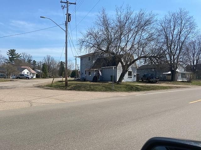 2nd image of 265 Everett St