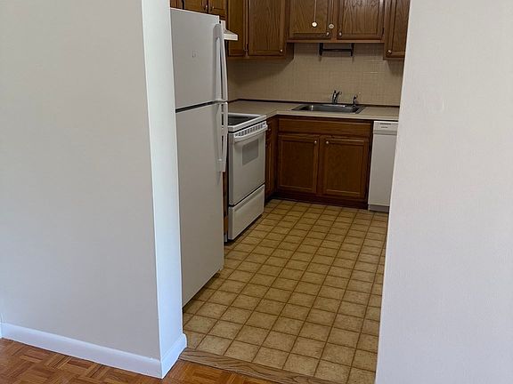 5th image of 200 Park Terrace Dr APT 235