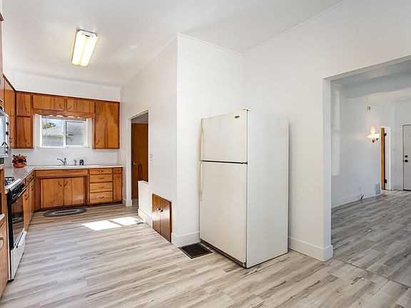 5th image of 1303 Wilson St