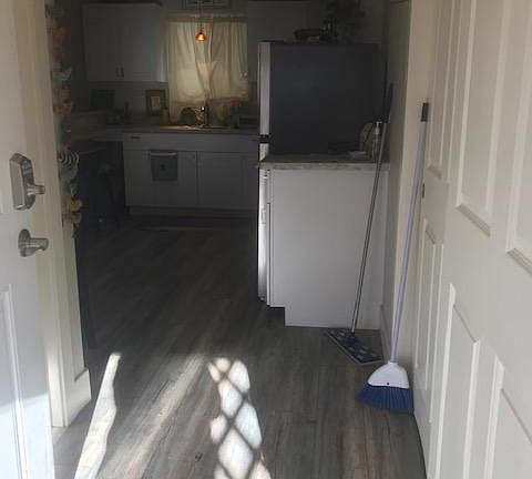 4th image of 70 Ryverson Ct #1