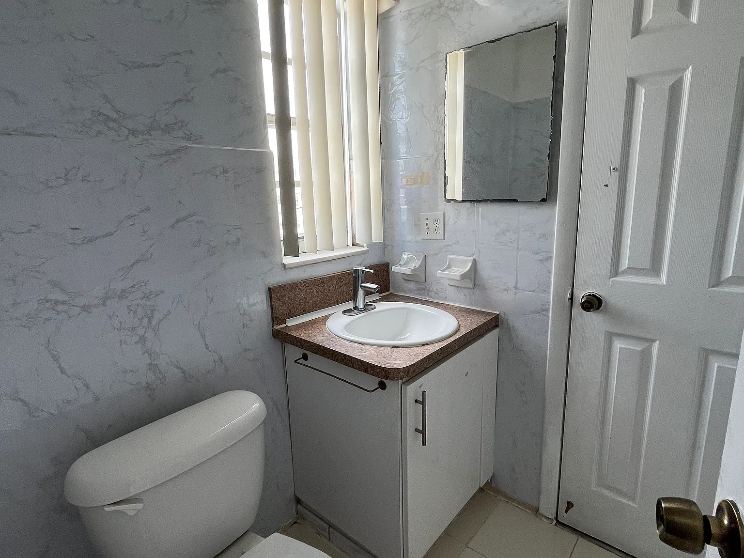 3 bed, 800 sqft, $1,900 — Photo 4
