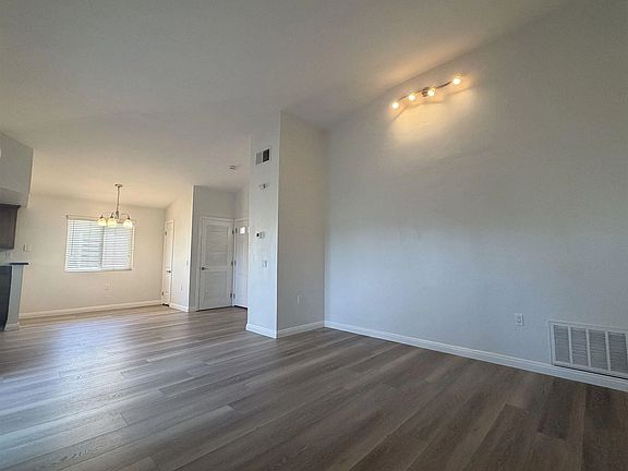 4th image of 400 Sea Cliff Way #402