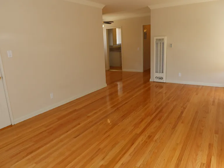 400 S Camden Dr #8 — Photo 4