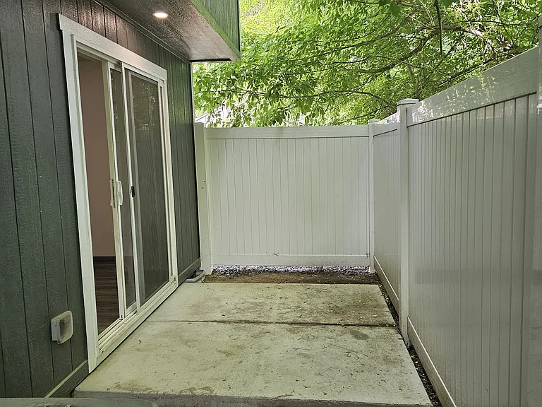 4331 E 8th Ave — Photo 22
