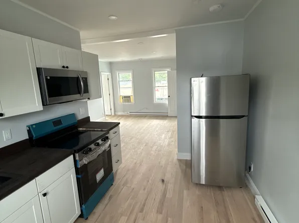 6 Clemence St APT 3B, Cranston, RI 02920