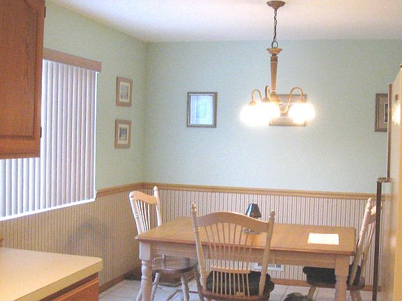 Eat in kitchen
