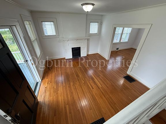 4th image of 605-607 Miller St #605