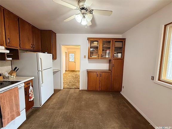 4th image of 392 9th AVENUE NW