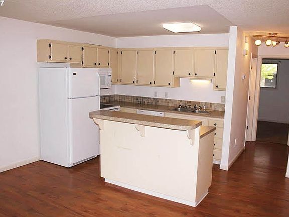 4th image of 388 N Hayden Island Dr #126