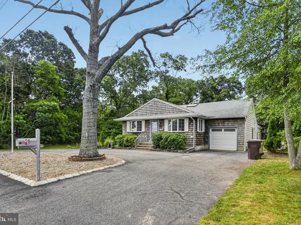 28 Cedar St, Bayville, NJ 08721
