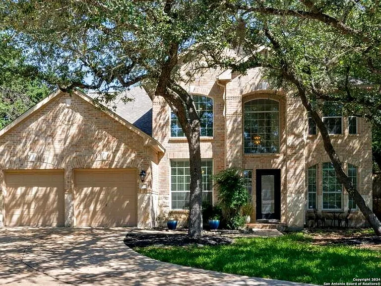 614 Cypress Trl — Photo 1