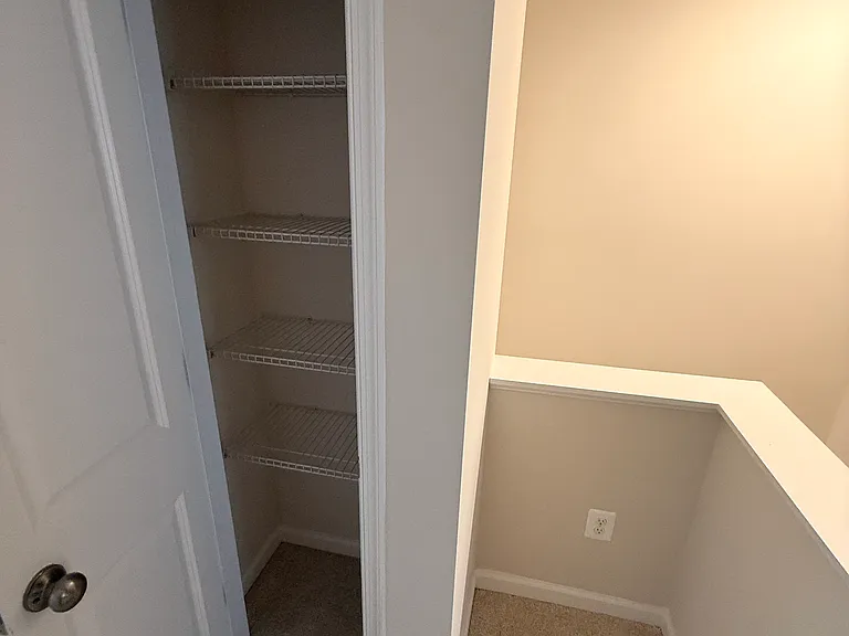 8728 Pioneer Hill Dr — Photo 35