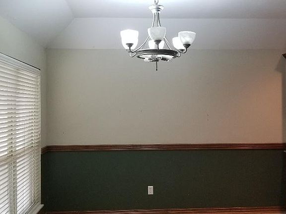 4th image of 1212 Summerhill Dr