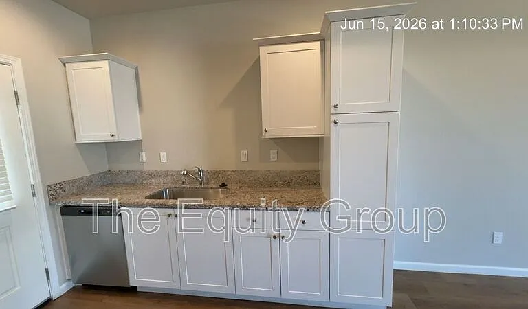505 S Summit St #102 — Photo 7