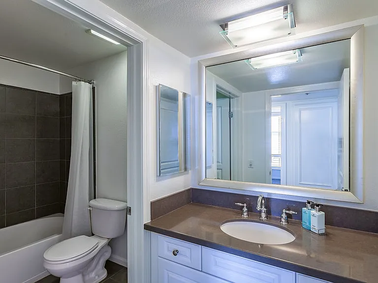 7320 Hawthorn Ave #213 — Photo 18