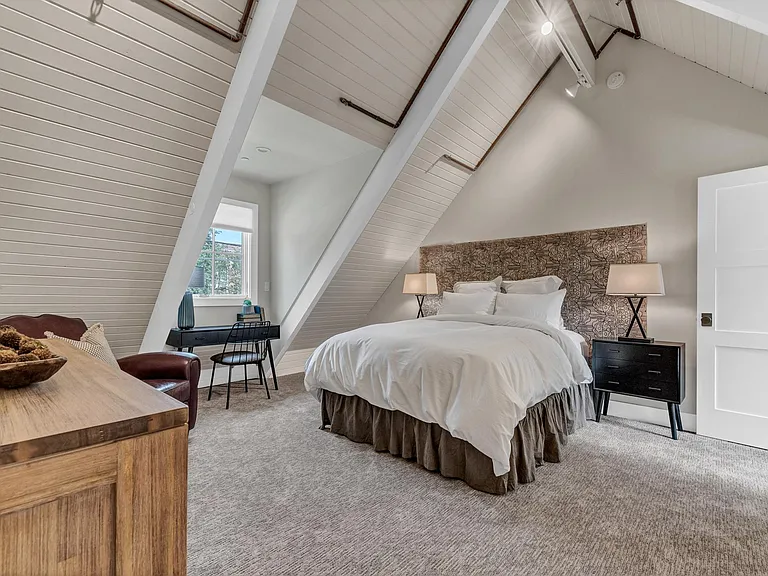 275 E Napa St — Photo 11